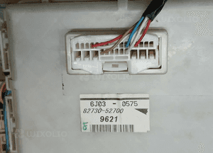 Toyota Yaris II 1.0  B 1.4 D4D moduł skrzynka bezpieczników 82730-52700 5