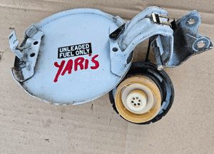 Toyota Yaris 1 I klapka wlewu paliwa 1D2 3