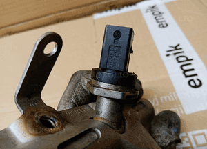 Listwa wtryskowa czujnik Audi A4 B8 A5 06J133317J 06J906051B 7