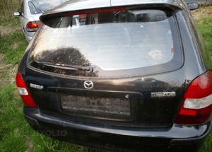 Mazda 323f bj 98-03 Klapa tylna tył z szyba k 16W 3