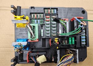 Peugeot 308 T9 moduł sterownik BSI-Q03-01 9806687880 1