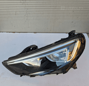 Opel insignia b ii 2017-LAMPA lewy przód uk 1