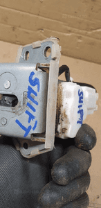 Zamek klapy bagażnika Suzuki Swift IV B6765 7