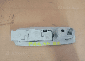 Lampka podsufitki uchwyt rolety lewy tył VW Passat B5 FL kombi 2