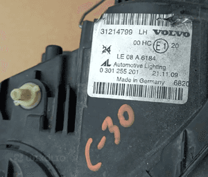 Volvo C30 lampa przod przednia prawa lub lewa 8