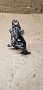 Zamek rygiel maski przód Mercedes W210 2108870527 4