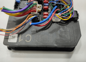 Moduł bcm skrzynka bezpieczników nissan juke F15 284B71KA0A 2010-2019 5