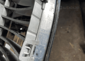 Nerka atrapa gril przód prawa bmw F30 F31 lift lci 4
