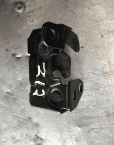 MERCEDES e 212 e 207 c 204 zamek pasa przedniego maski USA a2048800760 1