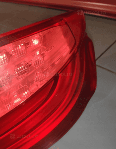 Bmw 5 F10 lampa tył prawa w błotnik tylna europa oryginał ładna 12