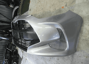 Toyota yaris iv 4 grilem cały zderzak przód przedni 3