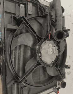 BMW e60 520d n47 oe 7726010401 KOMPLET CHŁODNIC WENTYLATOR 2