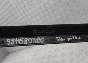 Listwa drzwi lewy przód peugeot 3008 98115800380 3