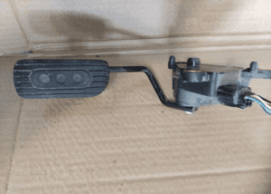 Nissan Note E11 1.5 DCI pedal potencjometr gazu 2
