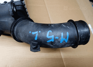 Intercooler chłodnica intercoolera BMW M5 G30 F90 4.4 7852407 5