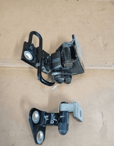 Zawias zawiasy drzwi lewy tył para VW Passat B6 3C9833411A 1