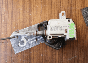Siłownik 7M0862159 4B9962115B Silniczek Elektryczny Cięgno Zamka Klapy Bagażnika Audi A4 B6 Kombi Sedan 4B9962115B 28