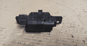 Zamek klapy tył renault clio iii nr 8200947699 3