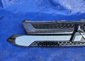 Mitsubishi outlander iii lift 18- atrapa grill 2