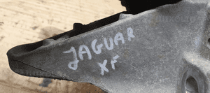 Łapa wspornik silnika Jaguar XF X250 2.7 TDV6 5R83-6061-BA 6