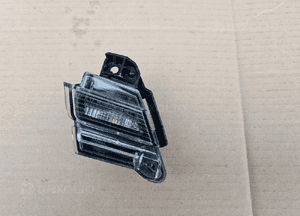 Lexus UX lampa prawa w zderzak led 1