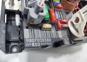 Moduł skrzynka bezpieczników bsm citroen C5 iii X7 9807028580 12-17 lift 4