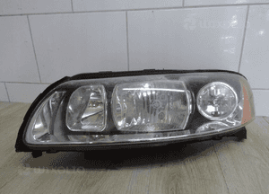 Lampa PRAWA V70 04-07 r H7 30698836 1