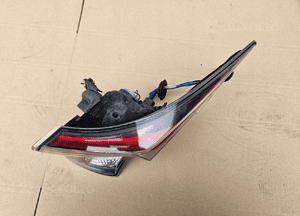 Toyota PRIUS IV lampa tylna prawa 4