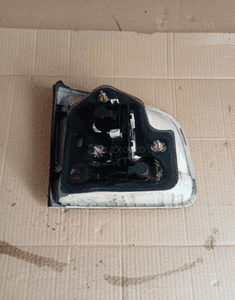 Lampa prawy tył tylna prawa w klapę VW Touareg 7L 2