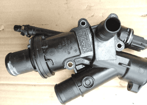 Peugeot 508 Citroen C5 2.0 HDI obudowa termostatu 9682141580 1