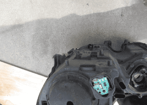 MERCEDES E 211 lampa prawa H7 uszkodzona 2