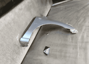 MAZDA 5 BŁOTNIK PRZÓD PRAWY 22V SREBRNY 3