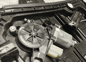 FORD KUGA MK3 PODNOŚNIK SZYBY PRAWA TYLNA 9