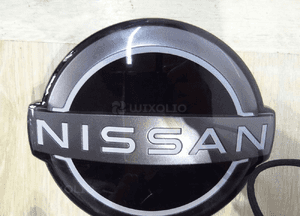 62890-6RA0A 628906RA0A NISSAN Rogue Emblemat Znaczek Grill Zderzak Przód 5