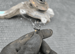 Zwrotnica 8E0258F 8E0407242B Zawieszenie Piasta Czujnik ABS Przednia Przód Prawa AUDI A4 B6 B7 12