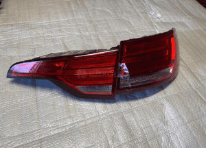 Audi A4 B9 kombi lampa tylna prawa 1