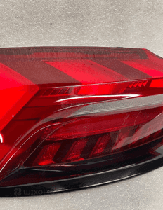 Lampa lewy tyl audi e-tron gt 4J3945091 org fv 3
