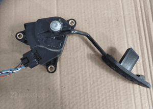 Nissan Note E11 1.5 DCI pedal potencjometr gazu 1