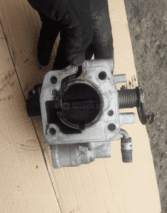 Mazda 323f 323 BJ 1.6 16V Przepustnica krokowy ZM 3
