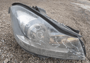MERCEDES C 204 lift xenon prawy ils uszkodzony 1