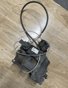 mercedes Viano 639 vito  pompa zawieszenia pneumatycznego enr rozdzielacz 3