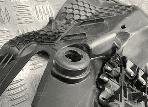 Mercedes W205 osłona ściany grodziowej A2056205901 12
