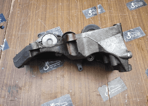 Łapa 06B903143L Uchwyt Alternator Mocowanie Wspornik 1.6 ALZ 2.0 ALT FSI 1.8 T AUDI A4 B6 B7 VW Passat 06B903143L 11