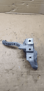 Łapa mocowanie skrzyni biegów Skoda Octavia II 2.0 FSI 1K0199117AP 4