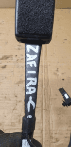 Zapinka pasa prawy przód przednia prawa Opel Zafira C 13383724 13383722 8