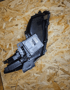 TOYOTA PRIUS PLUS 12-15 lampa przednia lewa ksenon xenon 8