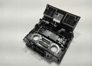 Ramka osłona deski rozdzielczej radia land rover defender 7H12-045F67 07-14 3