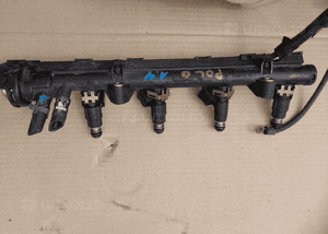 VW Polo 97 1.4 8V AEX wtryskiwacz listwa wtryskowa 1