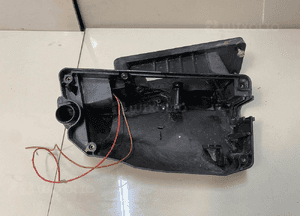 Mercedes W210 wlot kanał powietrza 2105400367 3