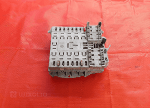 SKRZYNKA BEZPIECZNIKÓW IVECO DAILY 69501171 1